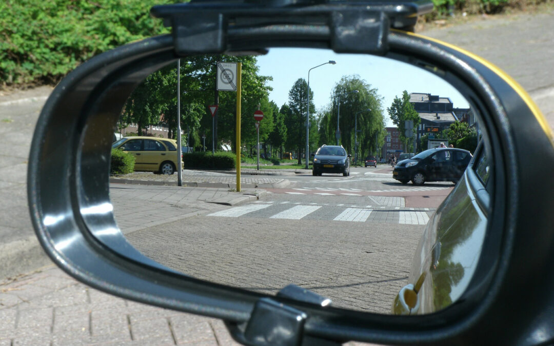 Rückspiegel richtig nutzen: Der Blick nach hinten für mehr Sicherheit im Straßenverkehr